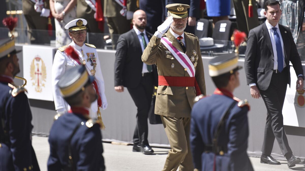 El Rey preside un desfile del 12 de octubre con más de 4.000 militares y 84 aeronaves