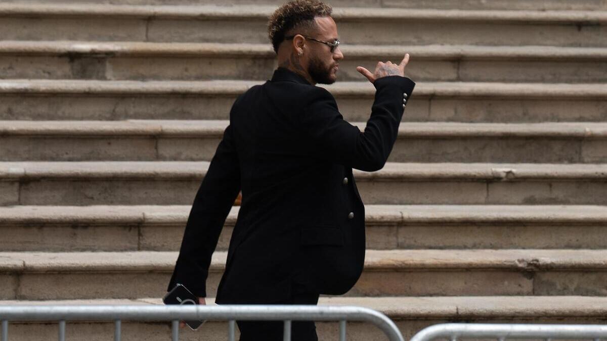 La Audiencia de Barcelona permite a Neymar ausentarse del juicio por su fichaje para el Barça