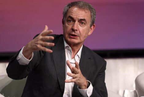 Zapatero califica de «peligrosa» el alza del gasto militar tras su acto junto a Sánchez