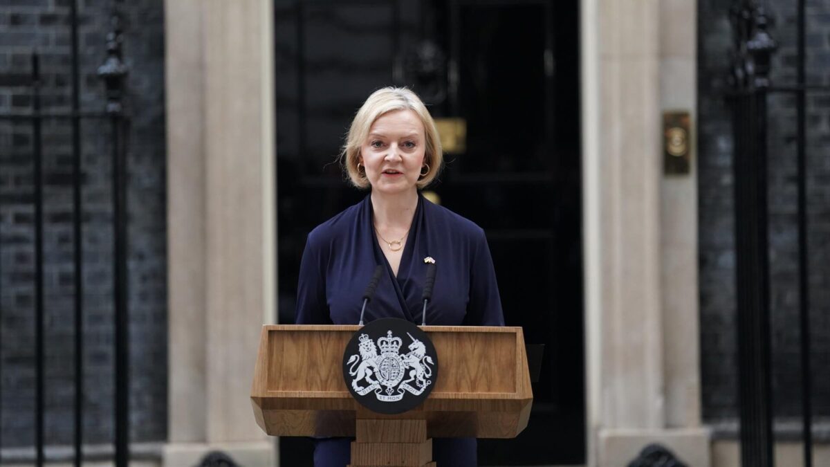 La libra y la deuda británica reaccionan positivamente a la dimisión de Liz Truss