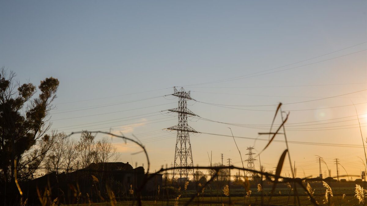 La luz sube este lunes un 51%, el quinto día consecutivo sin aplicar el tope al gas