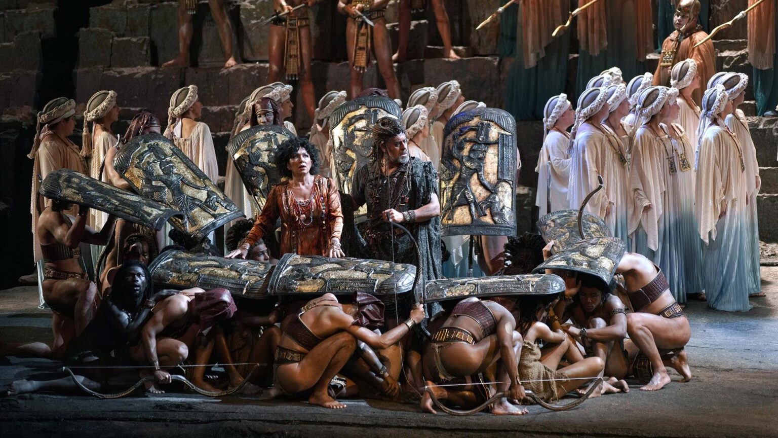 El Teatro Real vuelve a sus orígenes con ‘Aída’ en presencia de los Reyes