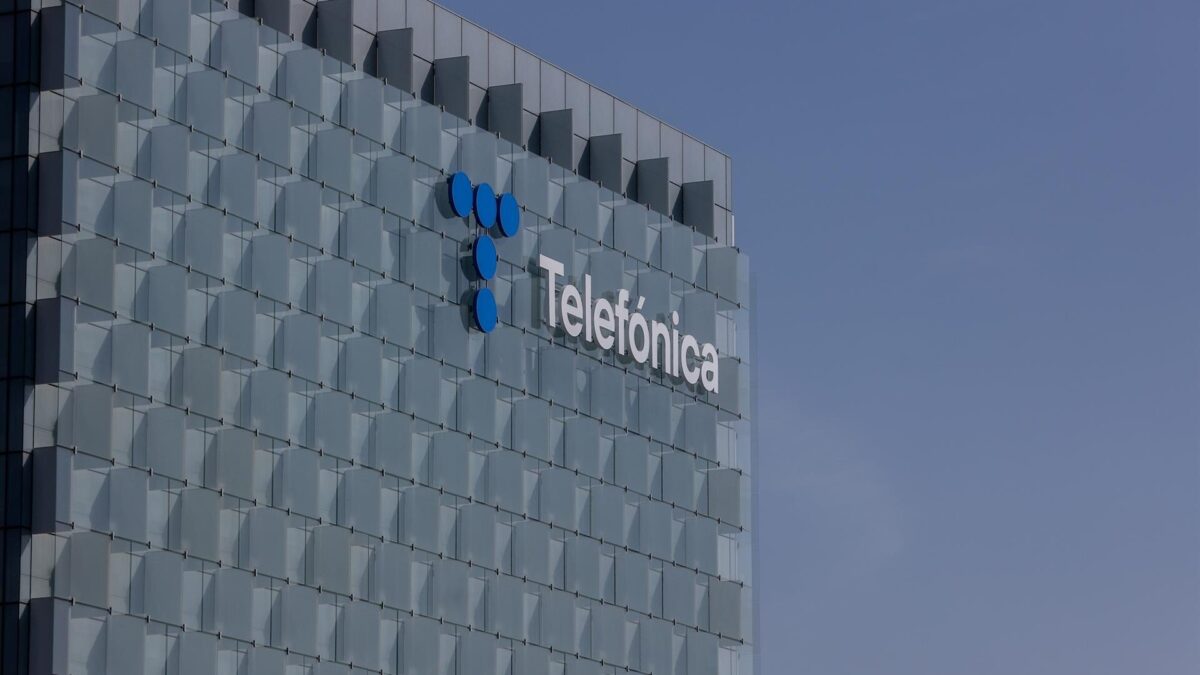 Hacienda devolverá 790 millones a Telefónica por impuestos indebidos y 526 por la demora