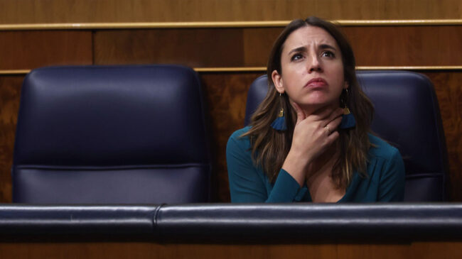 Grieta en el Gobierno por la 'ley trans': el PSOE se alía con PP y Vox para retrasar su tramitación