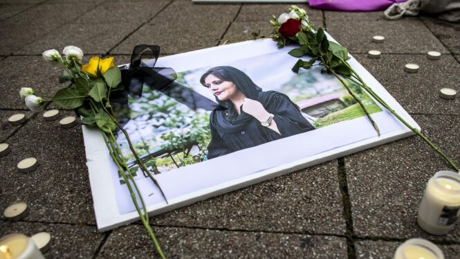 España y cinco países de la UE proponen sancionar a Irán por la muerte Mahsa Amini