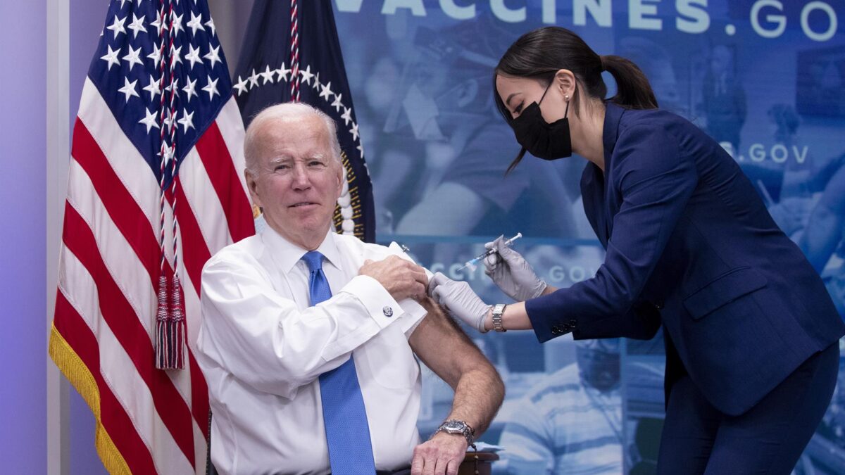 (VÍDEO) «5, 10, 20 dólares»: Biden ofrece descuentos en farmacias y tiendas para animar a los estadounidenses a vacunarse