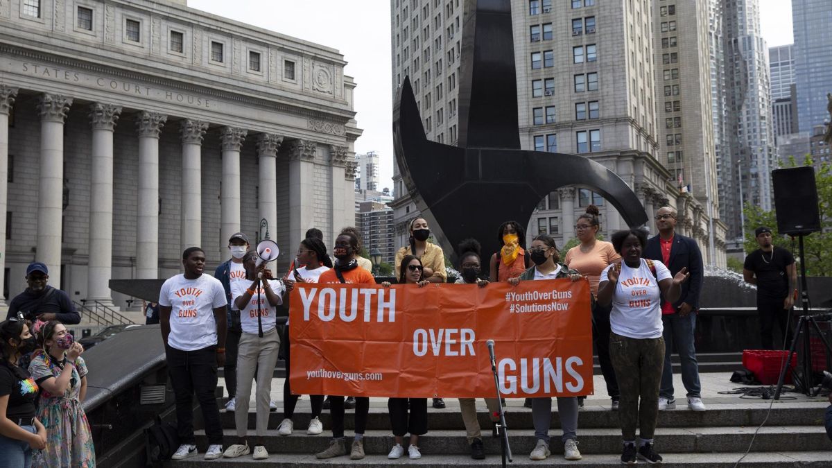 Un juez revierte la prohibición de portar armas en lugares de culto en Nueva York