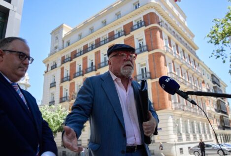 La juez envía a juicio a López Madrid y a Villarejo por acoso, amenazas y lesiones a Elisa Pinto