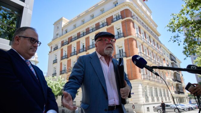 La juez envía a juicio a López Madrid y a Villarejo por acoso, amenazas y lesiones a Elisa Pinto