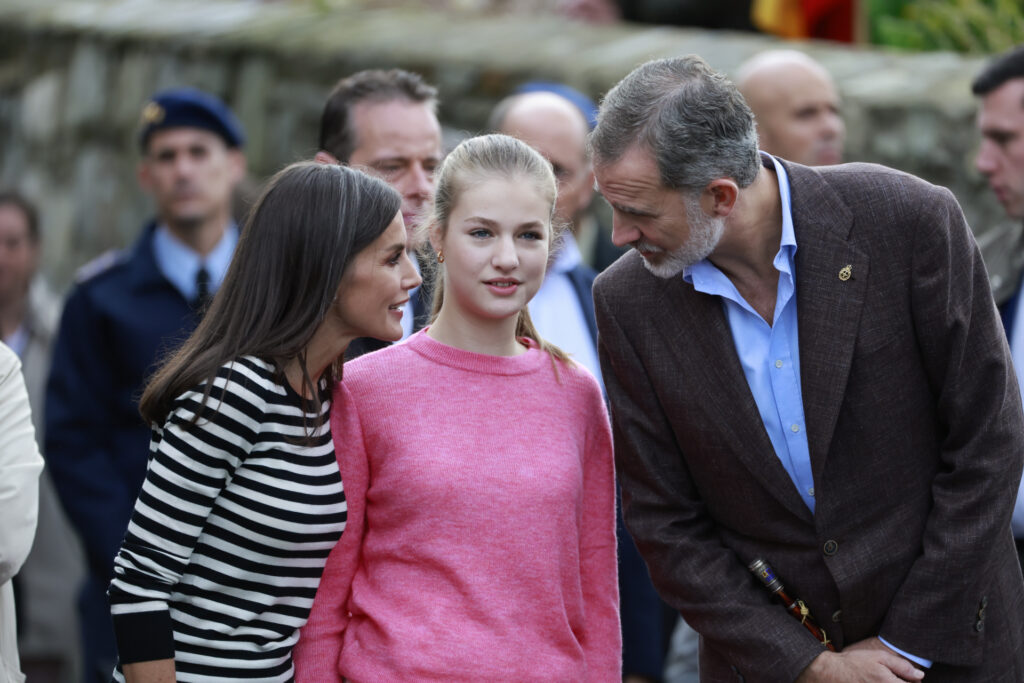 La reina Letizia, la princesa Leonor y el rey Felipe VI en Asturias en 2022. Gtres