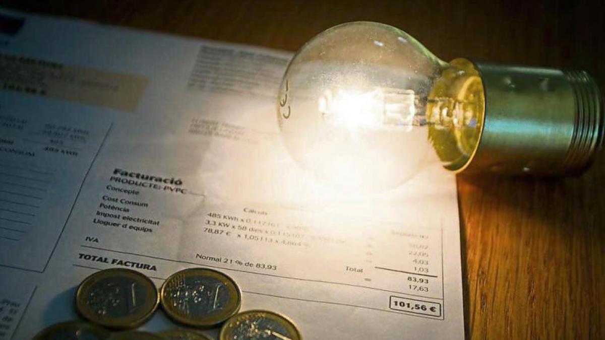 La luz marca su precio más bajo del año hasta alcanzar los 80,50 euros/MWh