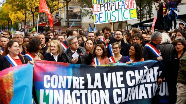 Miles de personas se manifiestan en París «contra la carestía de la vida»