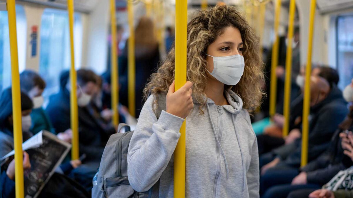 Italia elimina la obligatoriedad de la mascarilla en el transporte público tras más de dos años