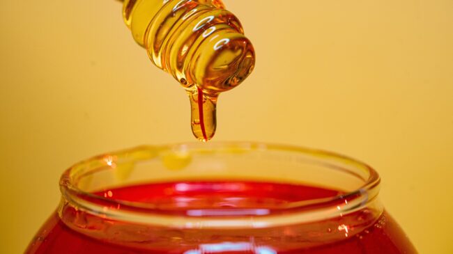 Por qué deberías empezar a comer miel si quieres adelgazar y perder la grasa acumulada