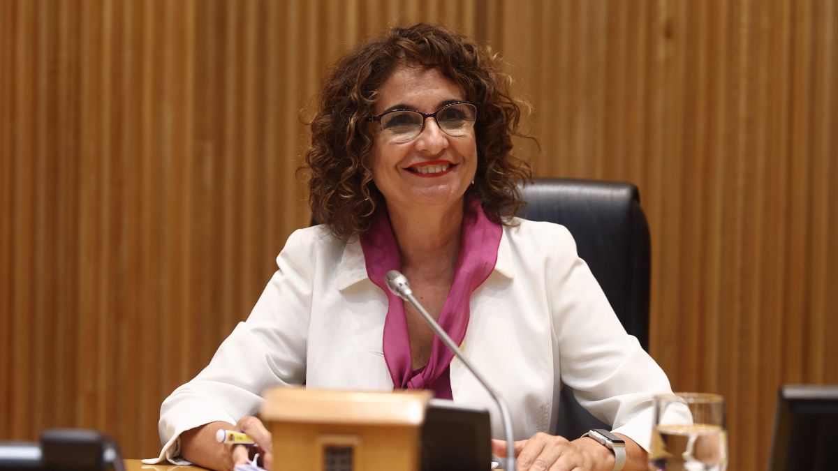 María Jesús Montero apoya una comisión de investigación sobre las residencias en Madrid