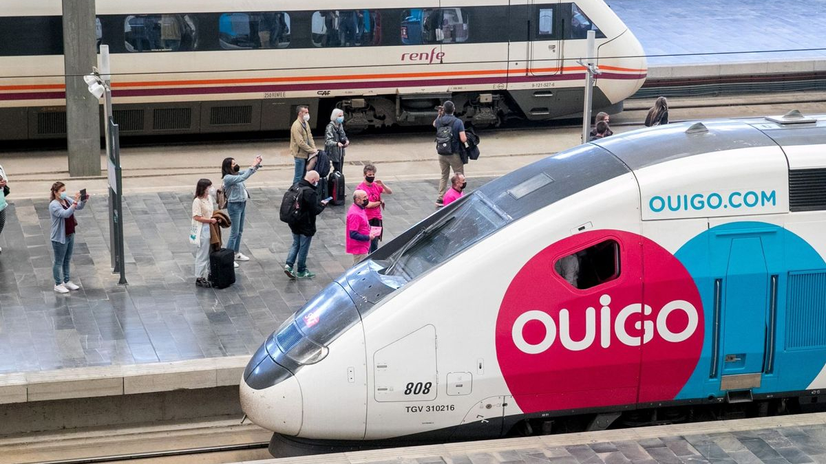 El ‘AVE low cost’ llega a Valencia con Ouigo (y Renfe ya ofrece billetes más baratos)