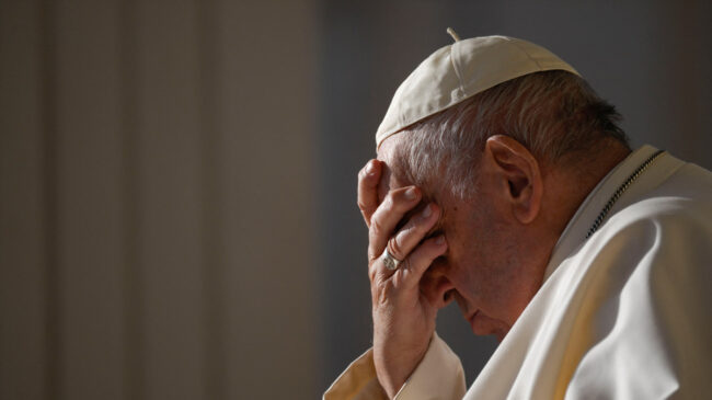 Acusan al Vaticano de usar donaciones de fieles para pagar un abogado por los casos de abuso
