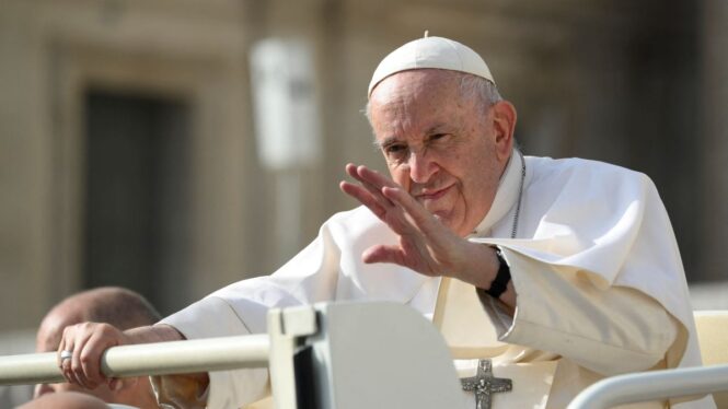 El Papa afirma que «las monjas y los sacerdotes también ven porno»