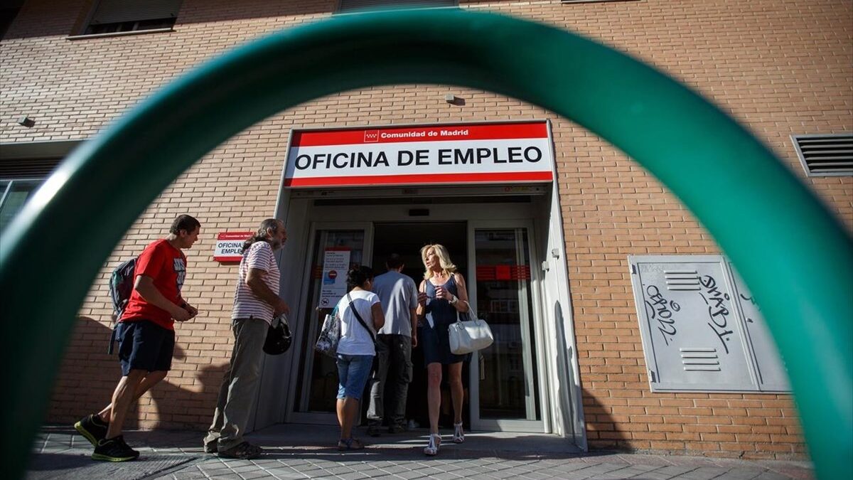 El paro sube en 60.800 personas en el tercer trimestre y roza los 3 millones