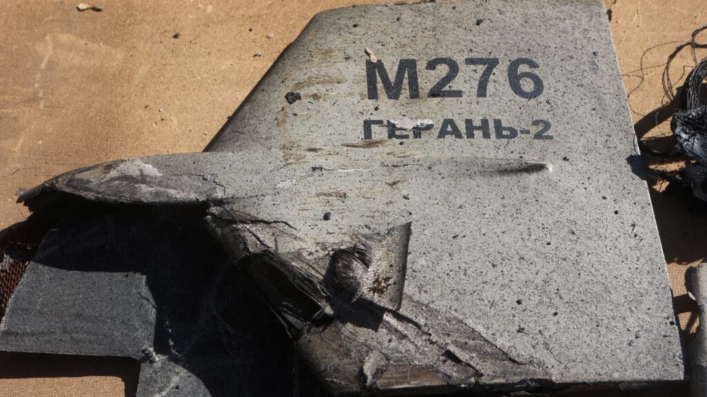 Restos de lo que las autoridades ucranianas creen que es un «Shahed-136» encontrados tras un ataque ruso