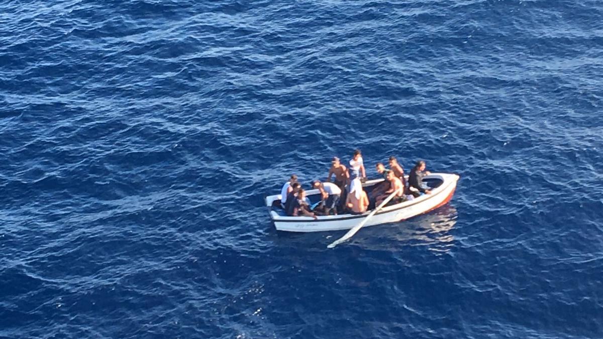 Ocho inmigrantes ilegales, en busca y captura tras su llegada irregular a Melilla