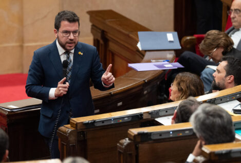 Aragonès sufre sus primeras derrotas parlamentarias con JxCat en la oposición