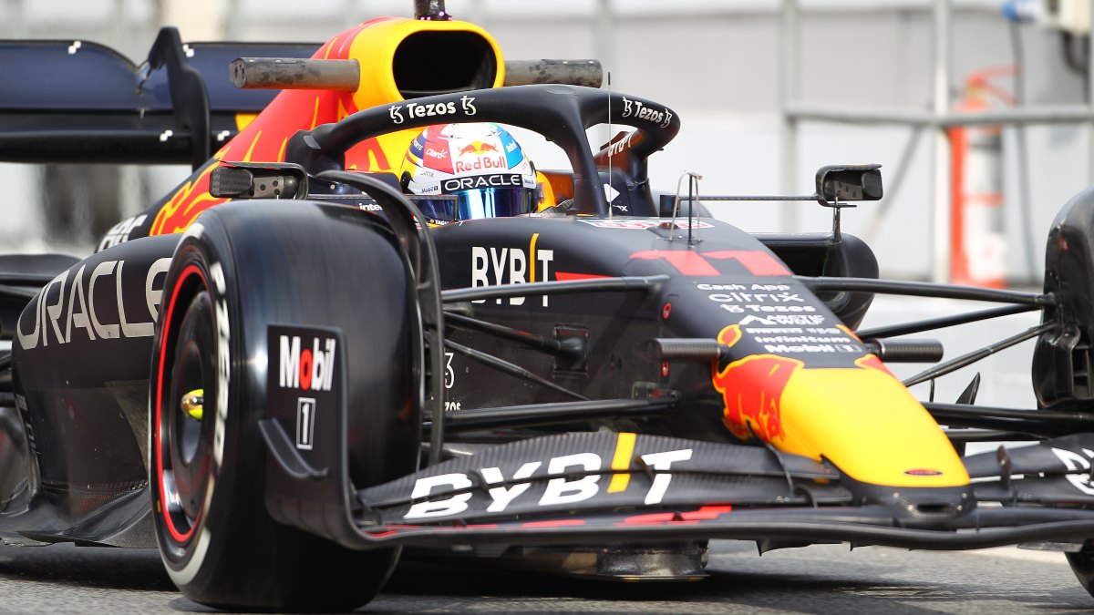 Checo Pérez se alza con la victoria en Singapur y retrasa el alirón de Verstappen