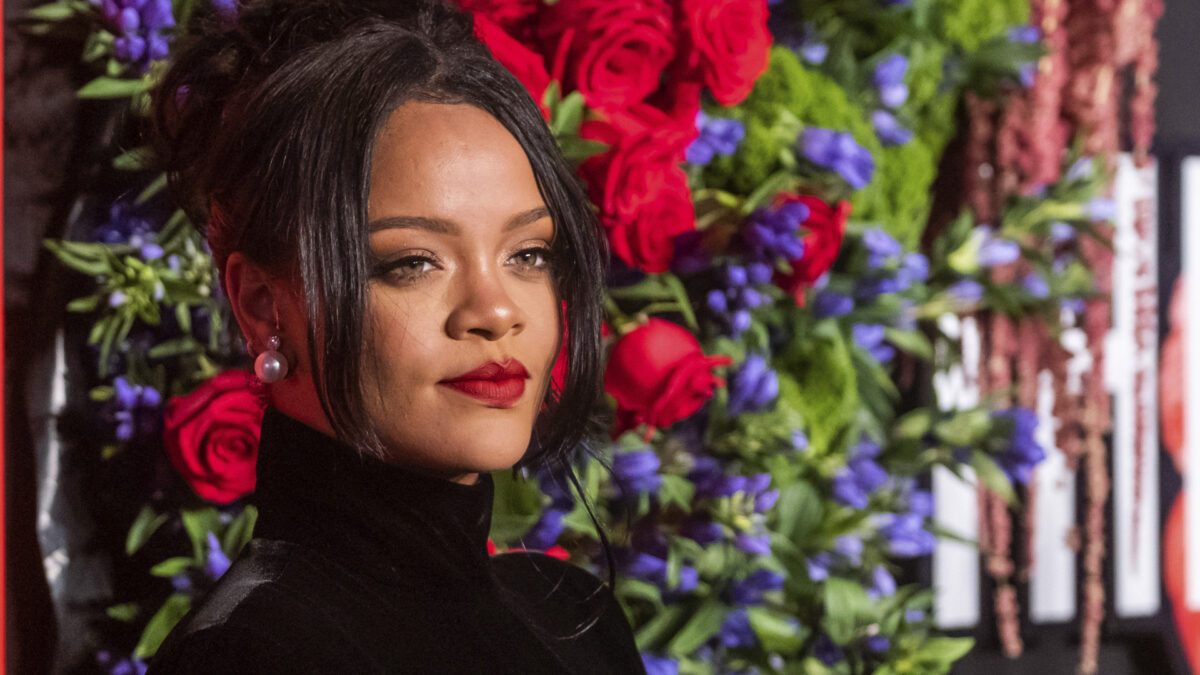 Rihanna vuelve por sorpresa a la música después de seis años