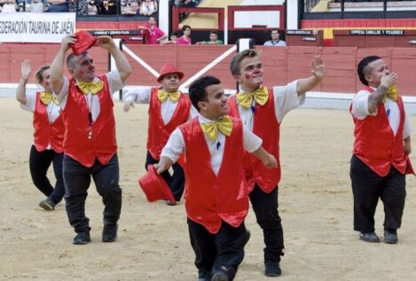Piden suspender un espectáculo de 'enanitos toreros' en Jaén «por suponer una burla»