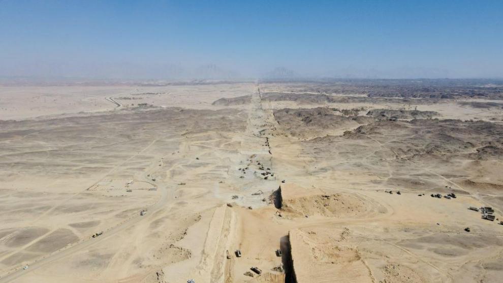 (VÍDEO) 'The Line' ya está en marcha: arrancan las obras de la inédita ciudad vertical de Arabia Saudí