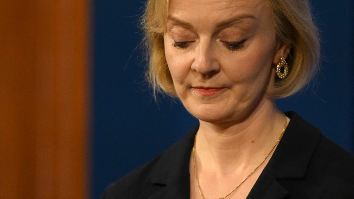 Liz Truss pide perdón por sus «errores» aunque asegura que no dimitirá como primera ministra de Reino Unido