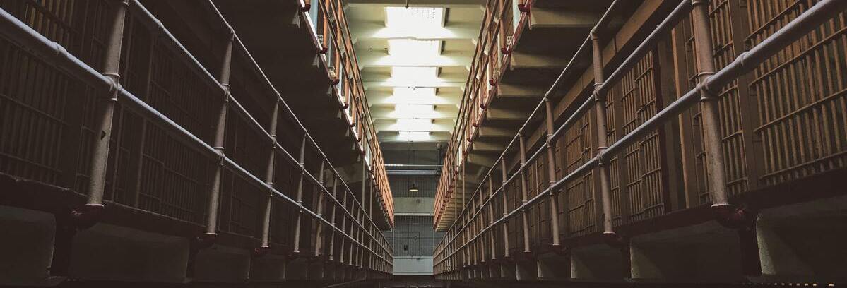 Interior deja sin asistencia médica a 2.400 presos cada año por falta de personal