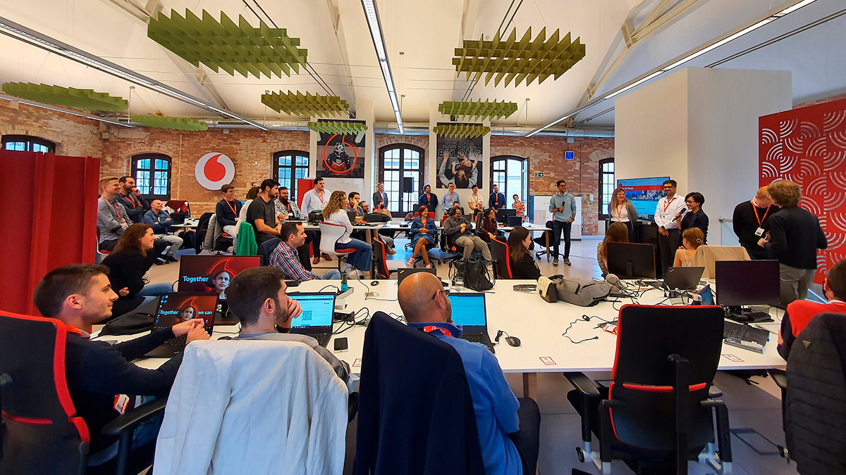 Vodafone estrena su 'hub' de innovación en Málaga contratando a los primeros 200 empleados