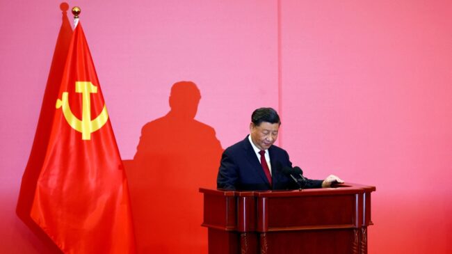 Xi Jinping presenta una cúpula formada por aliados tras ser elegido para su tercer mandato