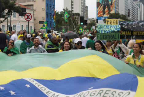 Miles de bolsonaristas piden una intervención militar en Brasil ante el triunfo de Lula