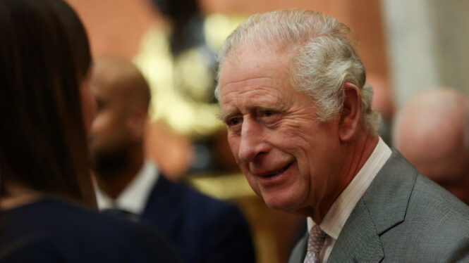 El rey Carlos III prohíbe el fuagrás en las residencias reales británicas