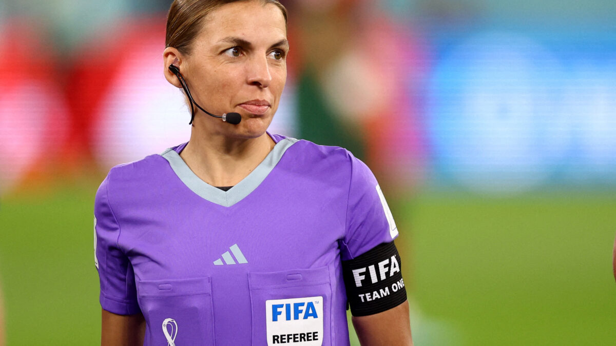 Stéphanie Frappart será la primera mujer en arbitrar en un Mundial en Costa Rica-Alemania