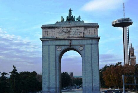 Piden demoler el Arco de la Victoria de Madrid para construir encima un monumento antifascista