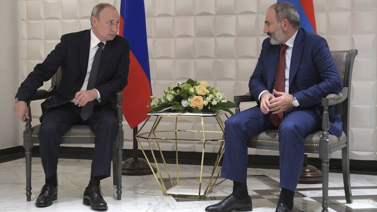 El desplante de Armenia a Rusia: el primer ministro se niega a firmar una declaración ante Putin