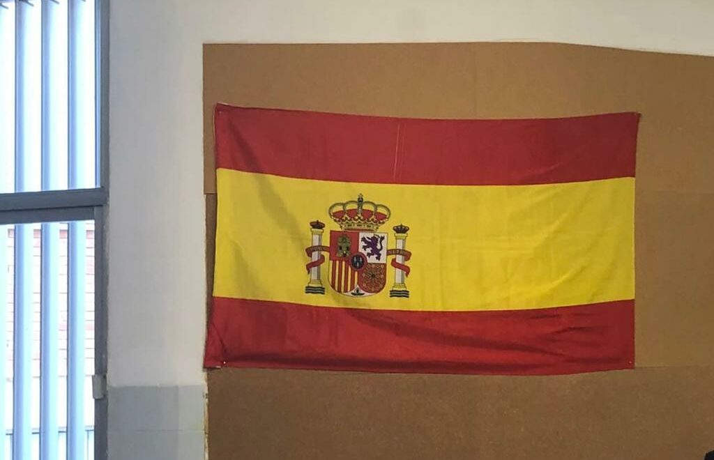 Expulsan a 32 alumnos de un instituto de Mallorca por colgar la bandera de España en apoyo a la selección por el Mundial