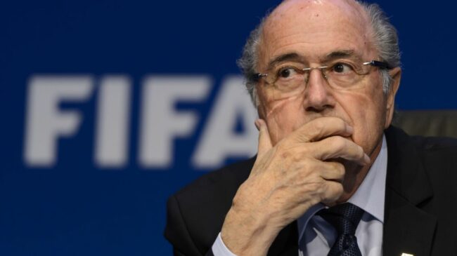 Blatter sugiere que se indemnice con un fondo de hasta 420 millones de euros a las víctimas de las obras del Mundial de Qatar