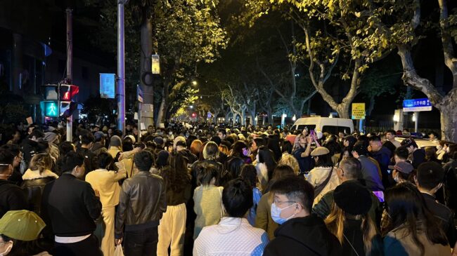 (VÍDEO) China se rebela: las protestas contra las restricciones por covid se extienden a todas las ciudades