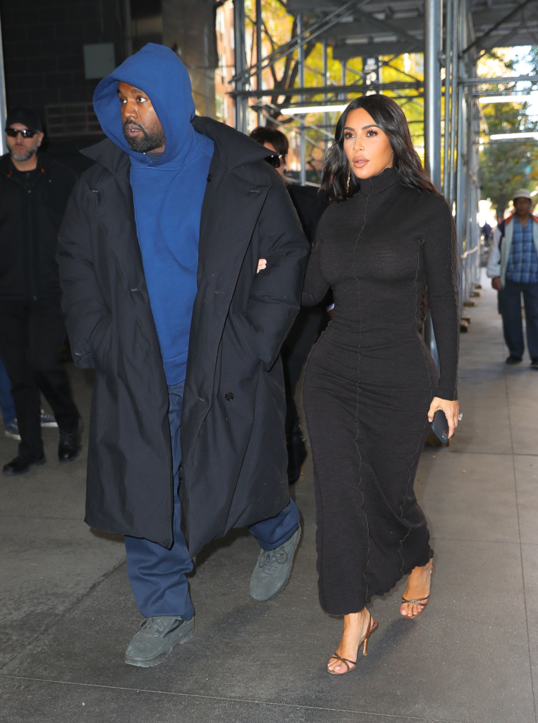 Kim Kardashian y Kanye West paseando por Nueva York. Gtres