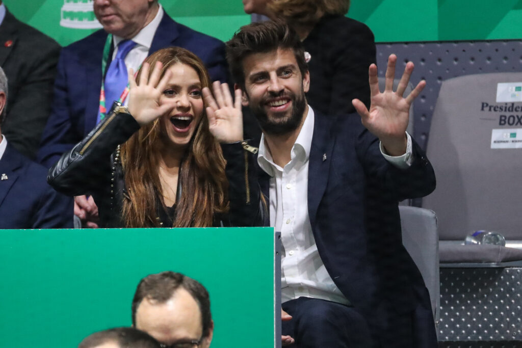 Shakira y Piqué saludando en la Final de la Copa Davis de 2019. Gtres