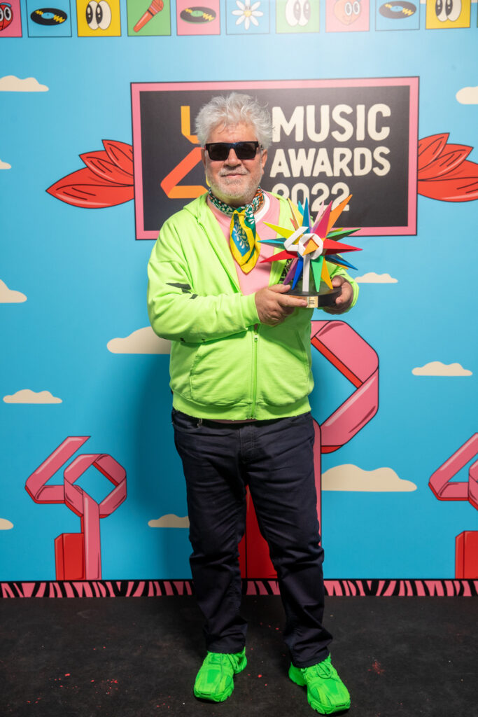 Pedro Almodóvar posando en Los 40 Music Awards. Gtres