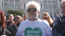Pedro Almodóvar, a la cabeza de la manifestación por la sanidad pública
