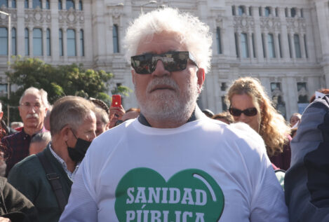 Pedro Almodóvar, a la cabeza de la manifestación por la sanidad pública