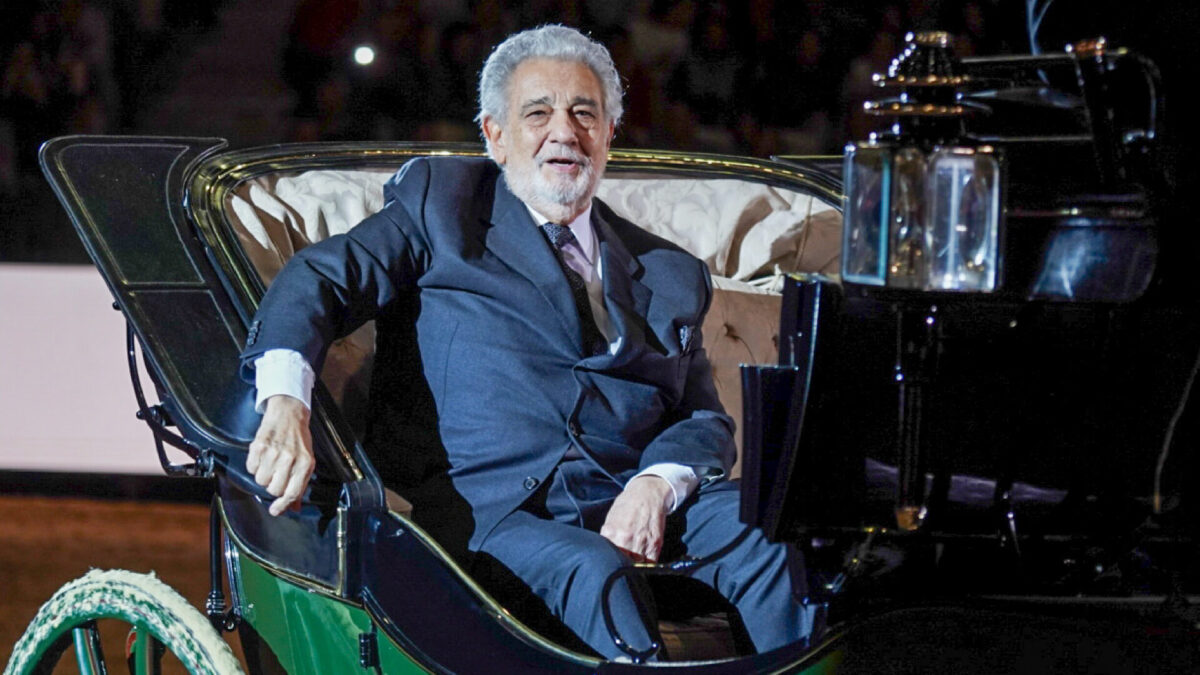 Plácido Domingo entierra sus escándalos y recoge emocionado el Premio PRE