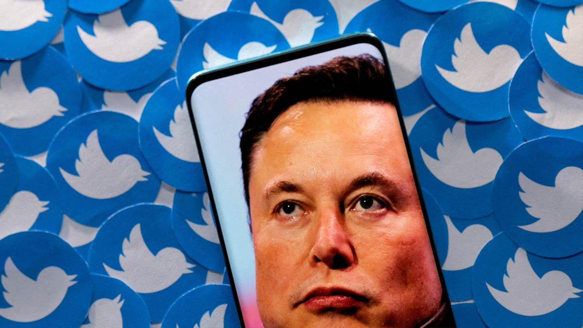Musk dice que Twitter hará «cosas tontas» los próximos meses y elimina la etiqueta ‘oficial’