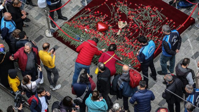 Cincuenta personas han sido detenidas por el atentado en Estambul que dejó seis muertos